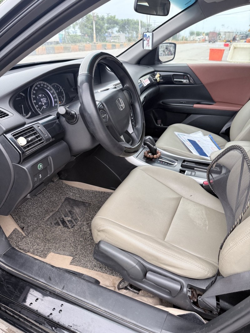 潮州17年本田雅阁3