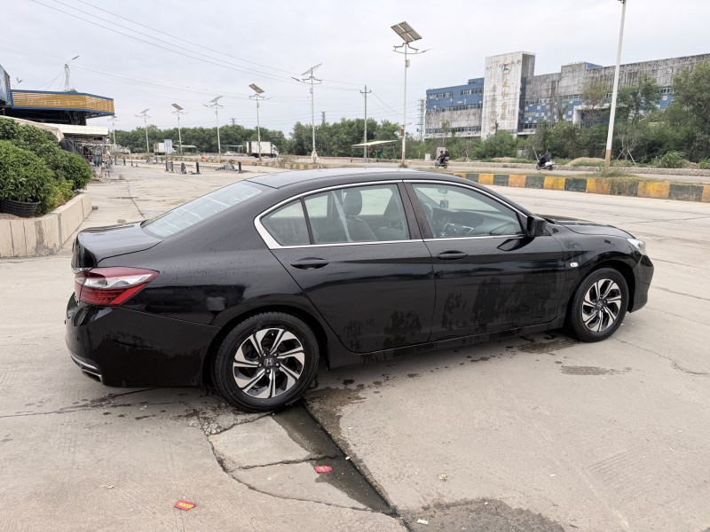 潮州17年本田雅阁8