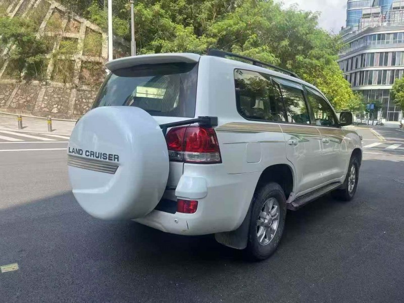 深圳10年丰田兰德酷路泽8