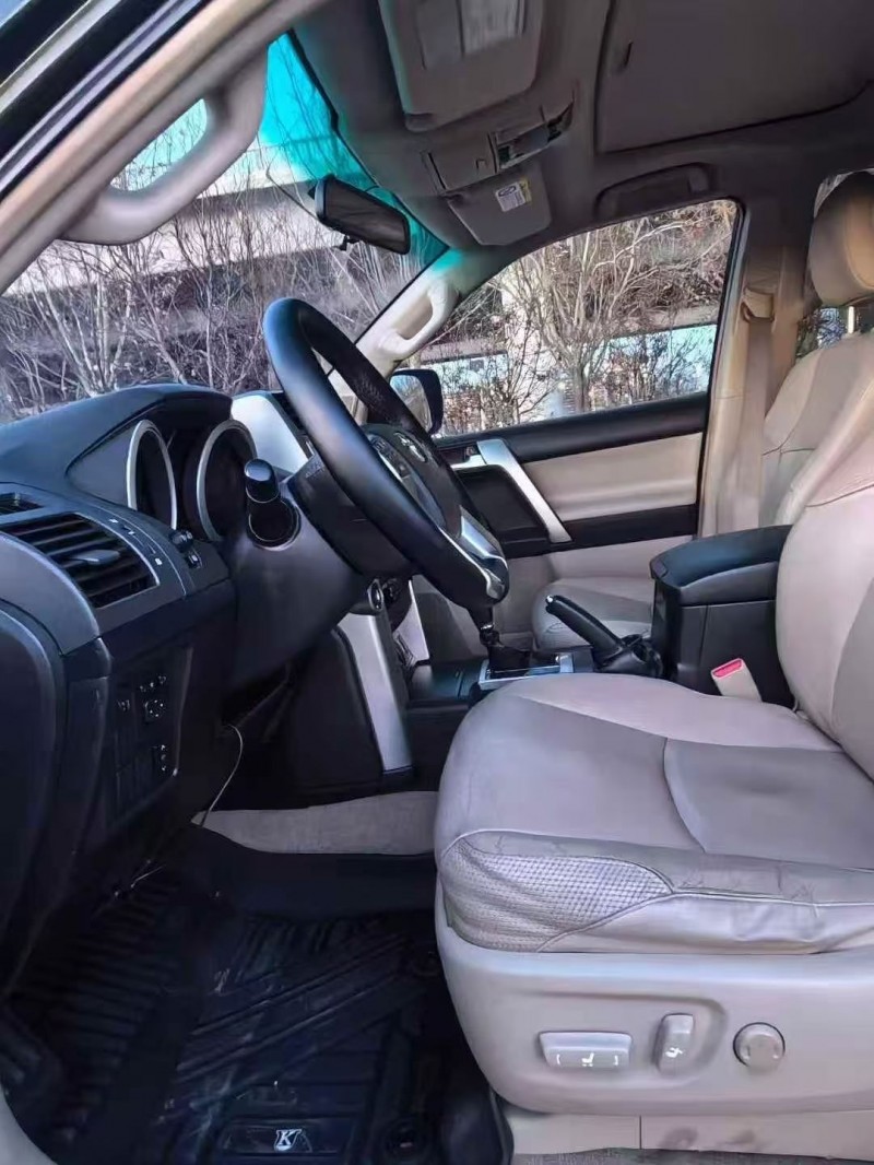 天津12年丰田普拉多6