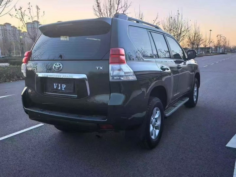 天津12年丰田普拉多7
