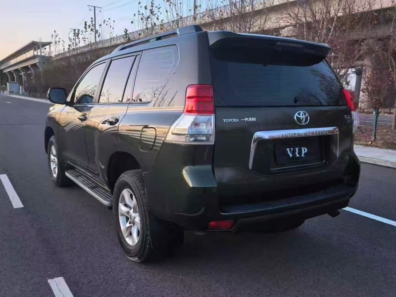 天津12年丰田普拉多8