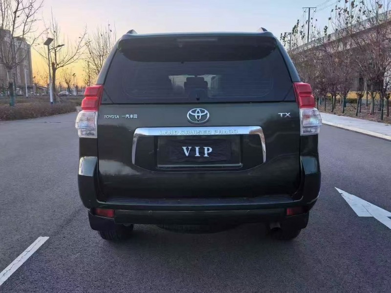 天津12年丰田普拉多9