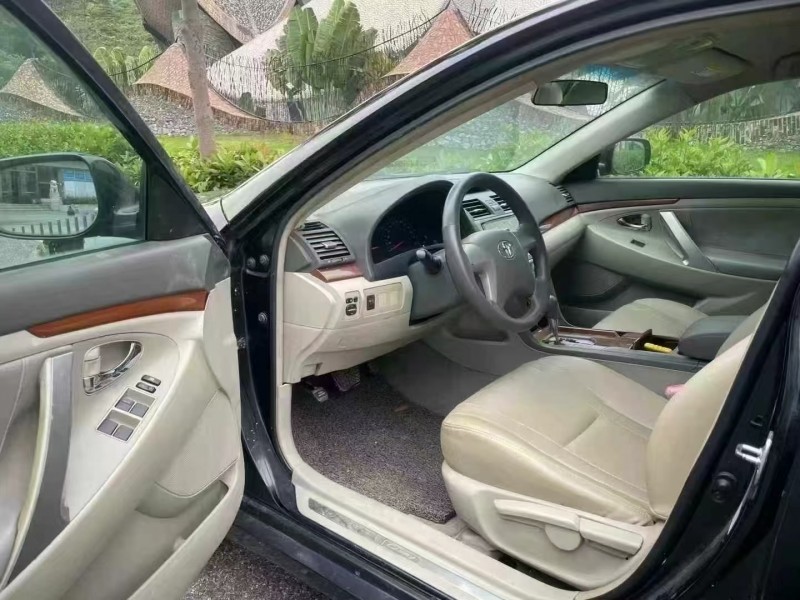 深圳14年丰田凯美瑞4