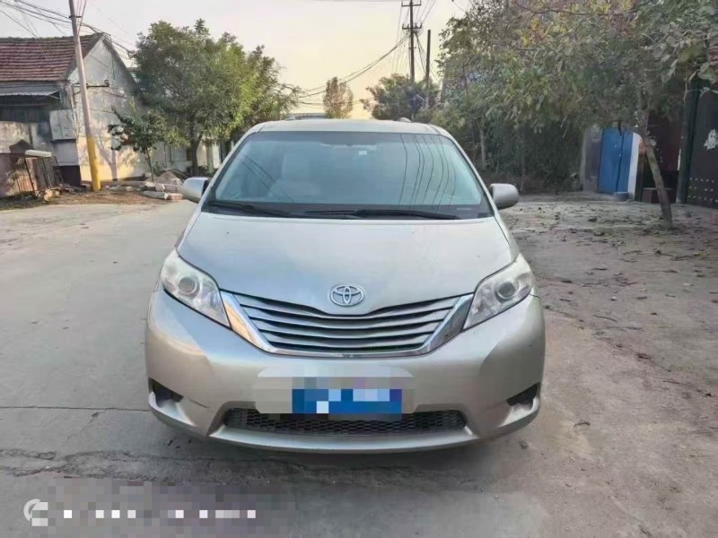 菏泽17年丰田塞纳1