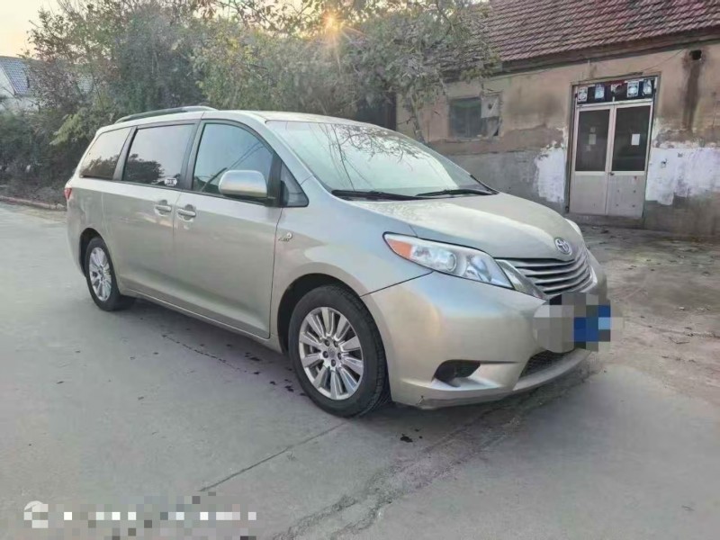 菏泽17年丰田塞纳2