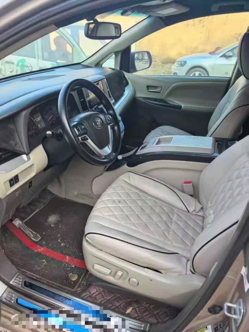 菏泽17年丰田塞纳4