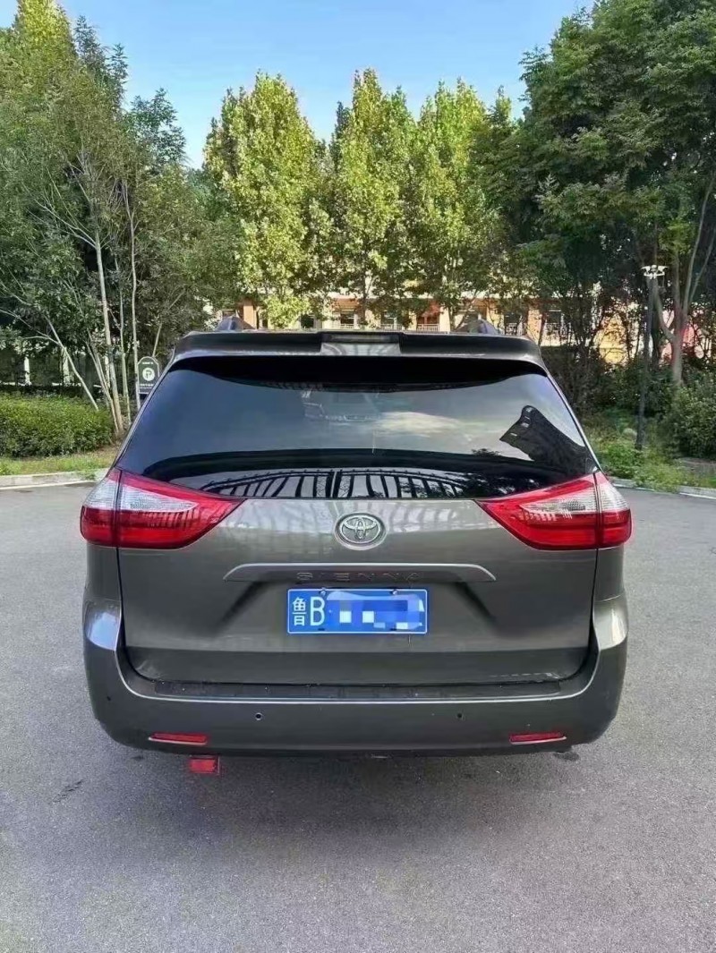 青岛19年丰田塞纳9