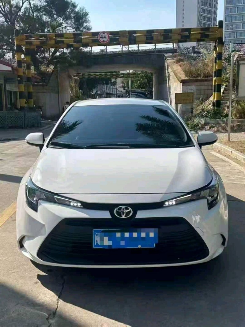 福州23年丰田雷凌1