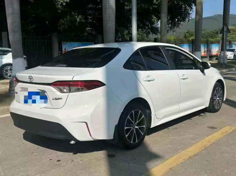 福州23年丰田雷凌8