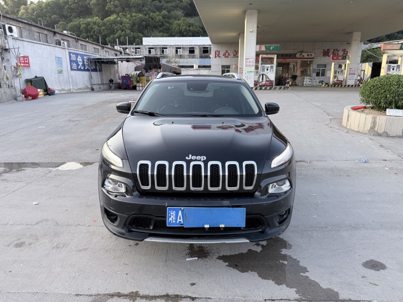 潮州14年Jeep自由光1