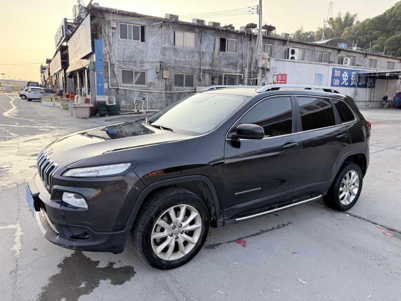 潮州14年Jeep自由光2