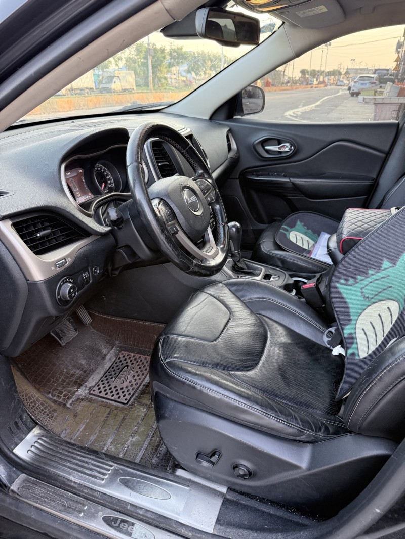 潮州14年Jeep自由光3