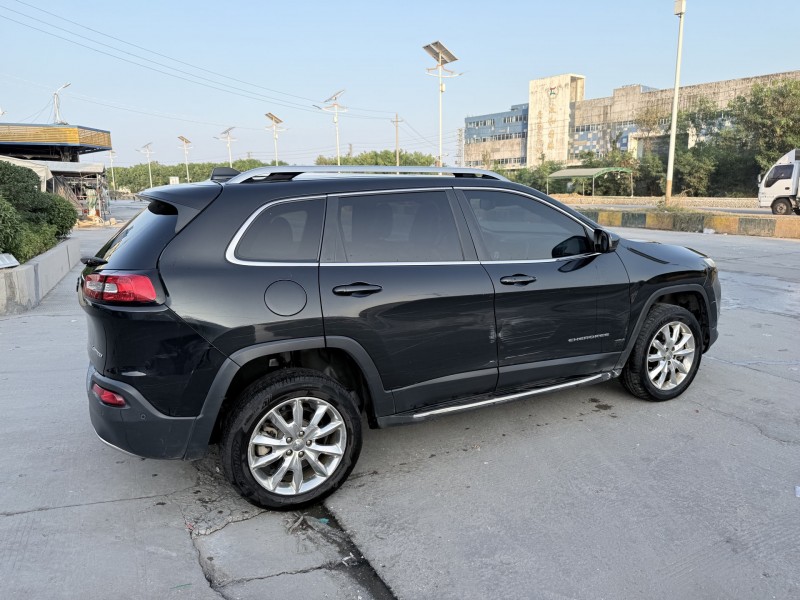 潮州14年Jeep自由光8