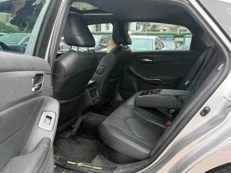 广州22年丰田亚洲龙7