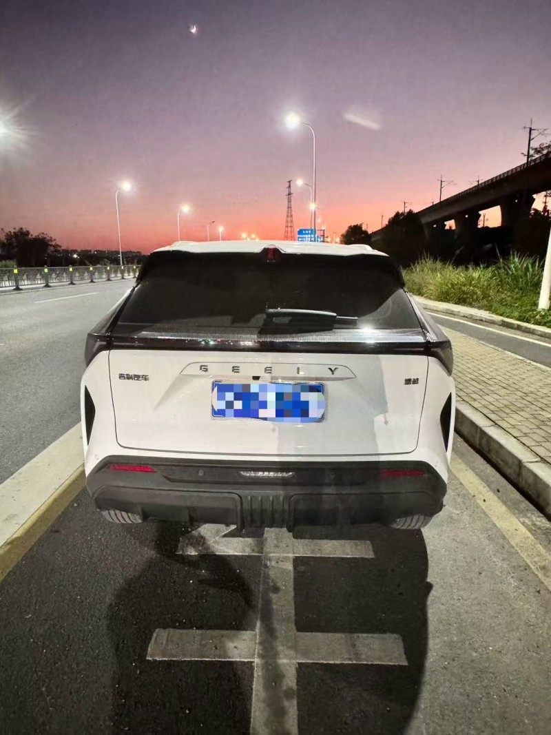 南昌24年吉利博越9