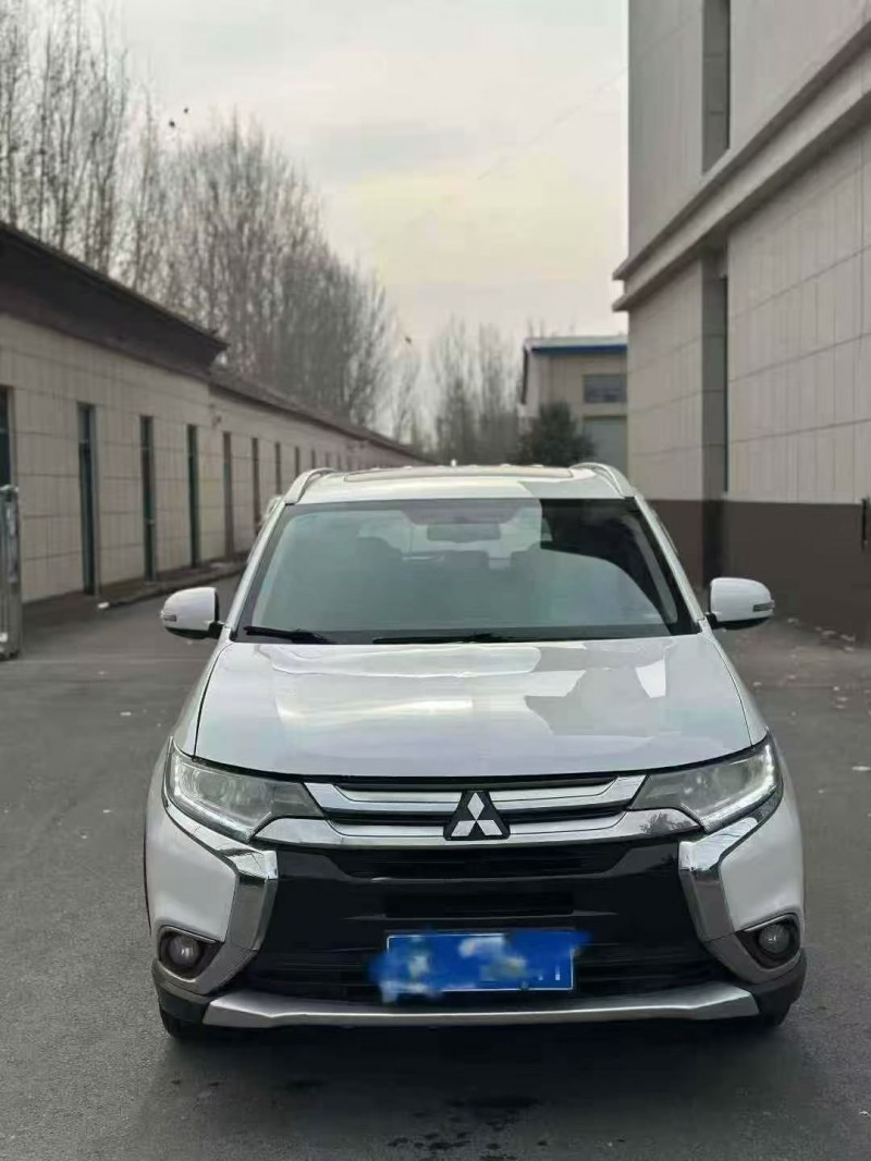 济南17年三菱欧蓝德1