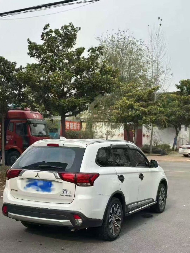 济南17年三菱欧蓝德8