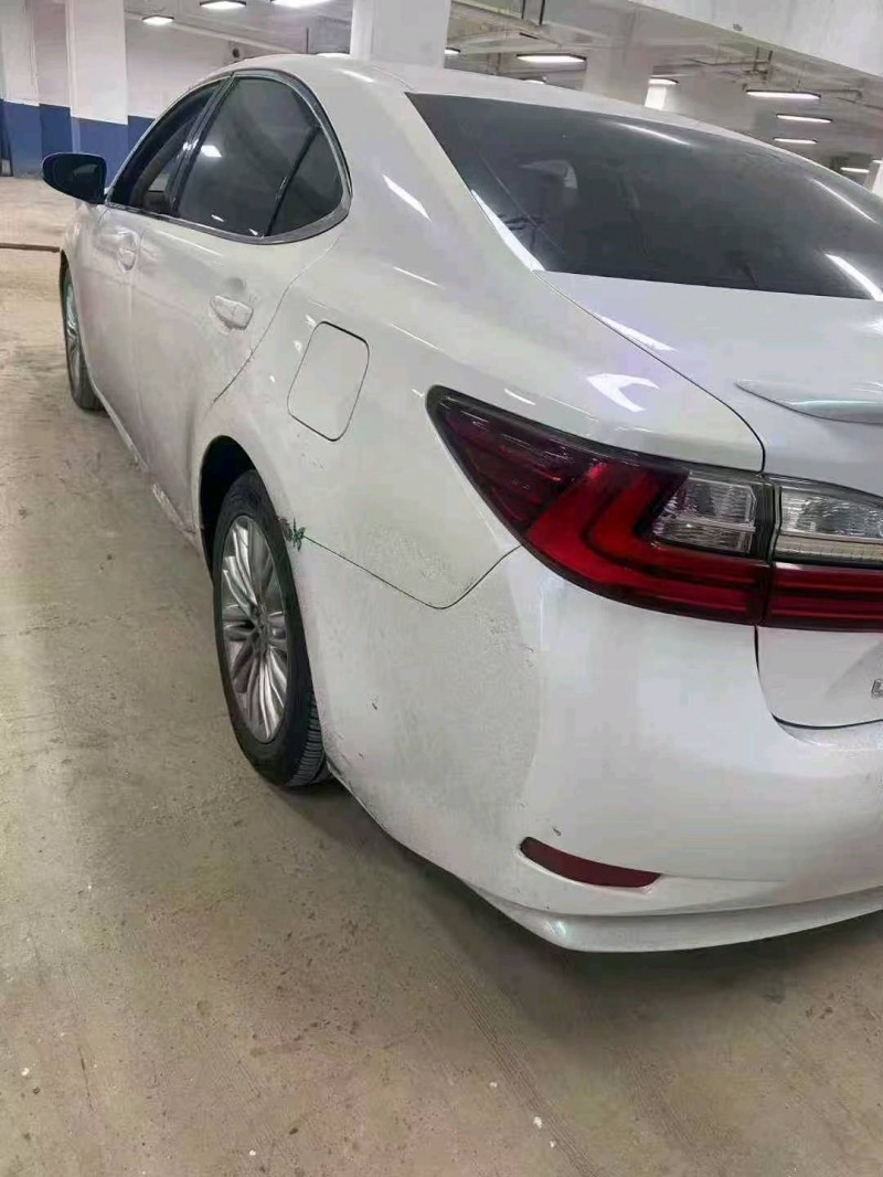 九江17年雷克萨斯ES8