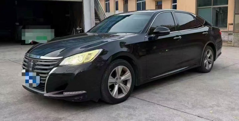 济宁16年丰田皇冠3