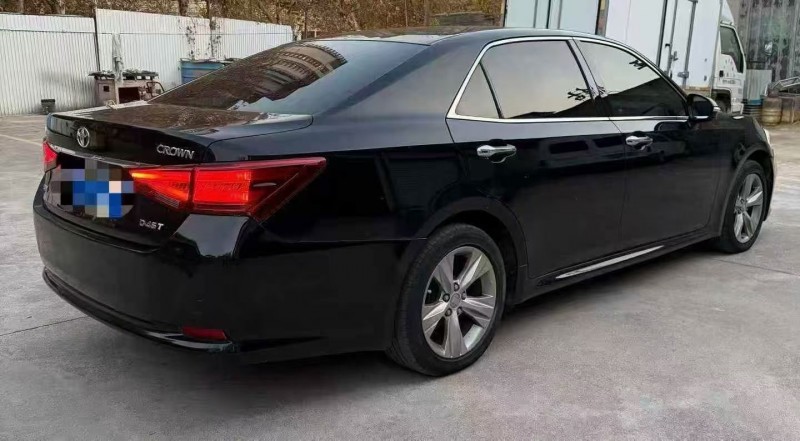 济宁16年丰田皇冠6