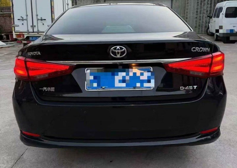 济宁16年丰田皇冠8