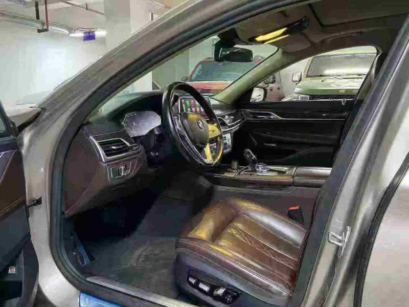 成都21年宝马7系3