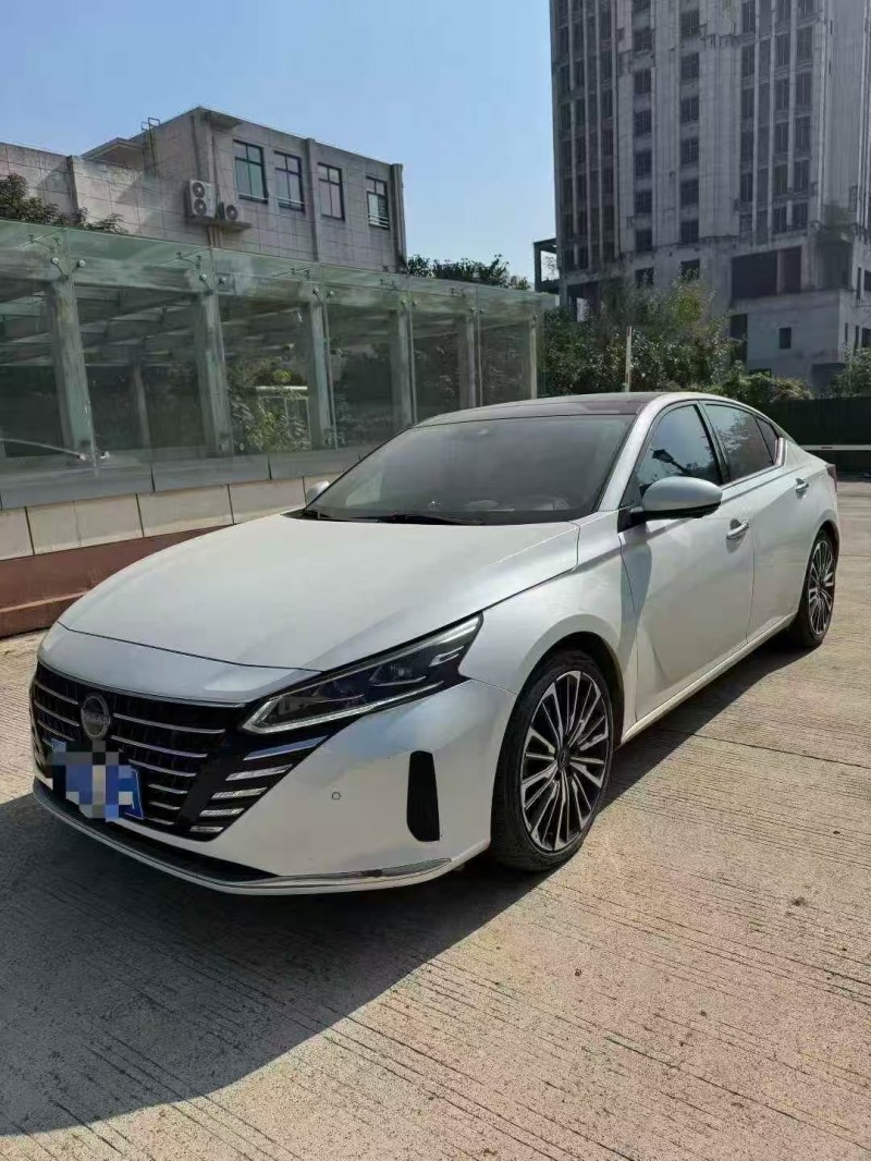 景德镇23年日产天籁3