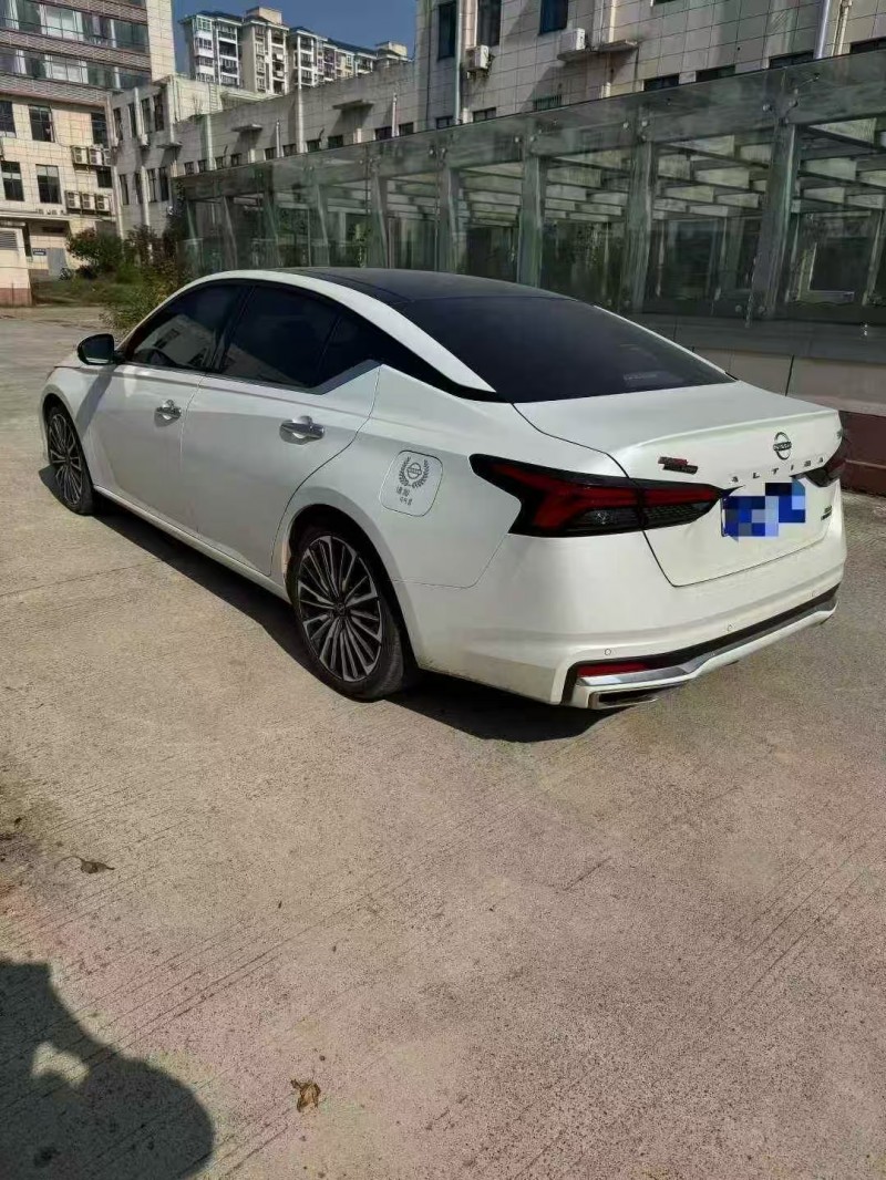 景德镇23年日产天籁8