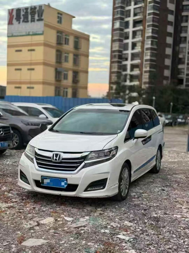 贵港17年本田艾力绅3