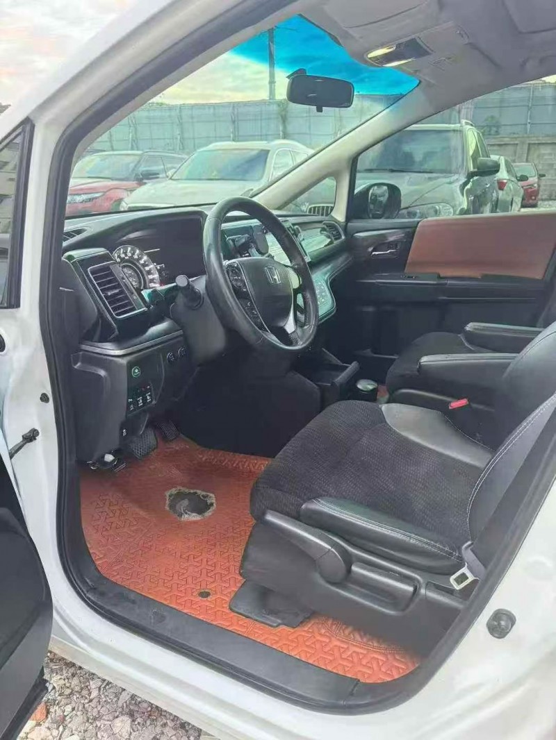 贵港17年本田艾力绅7