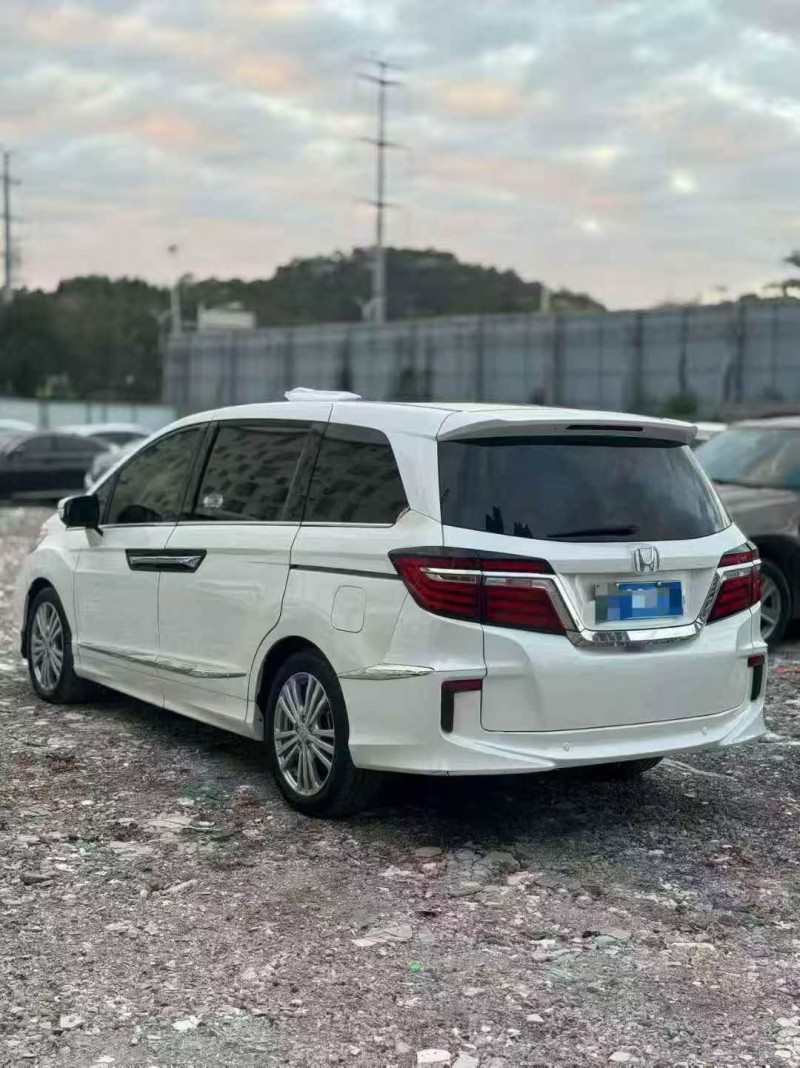 贵港17年本田艾力绅8