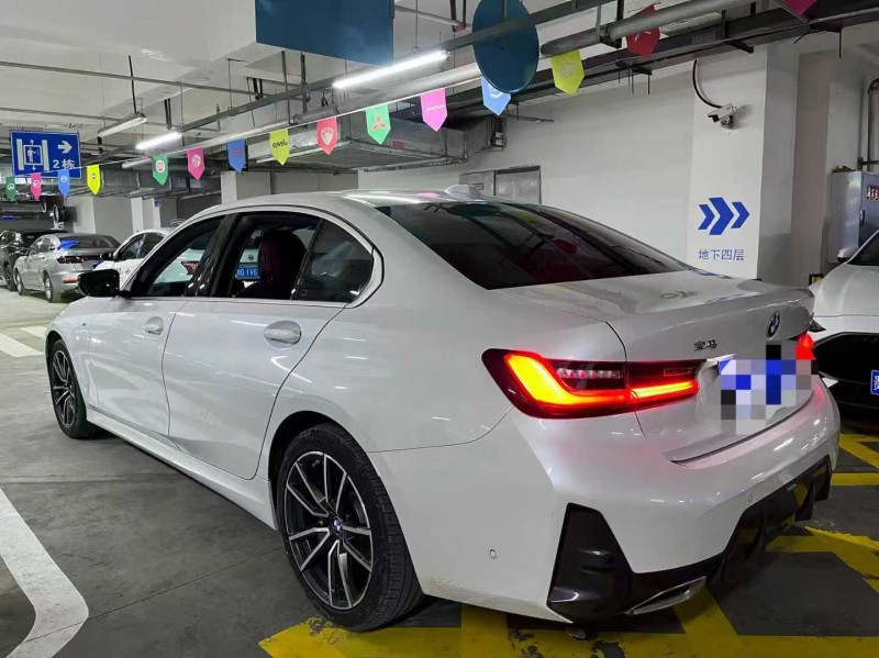 成都22年宝马3系8