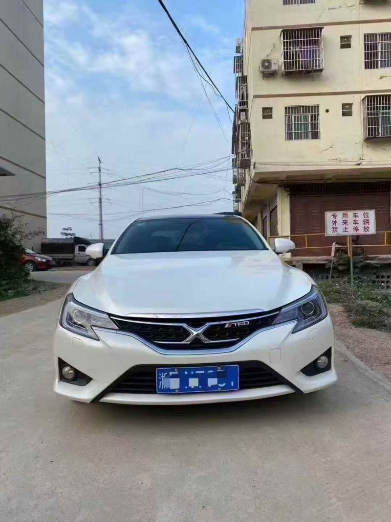 贵港15年丰田锐志1