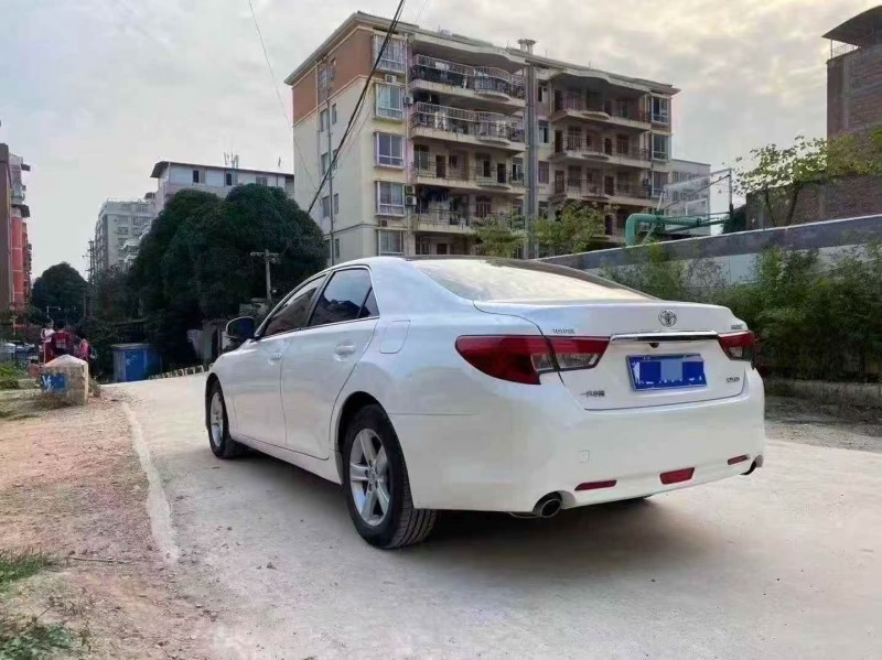 贵港15年丰田锐志8