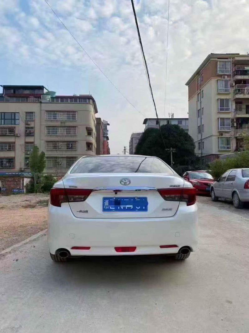 贵港15年丰田锐志9