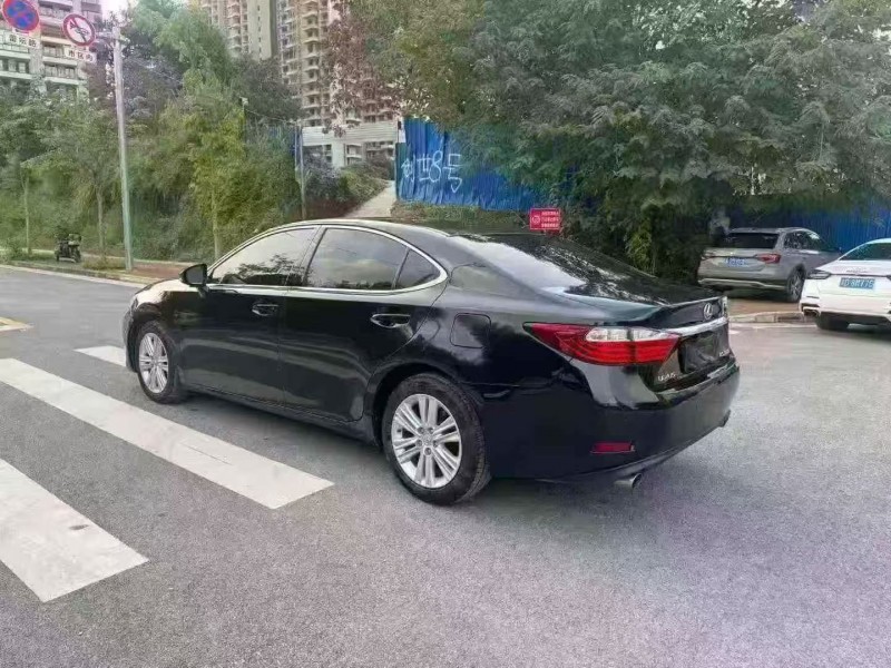 钦州15年雷克萨斯ES7