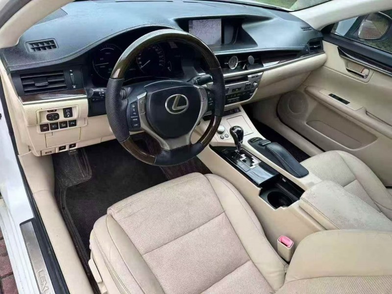 北海12年雷克萨斯ES5