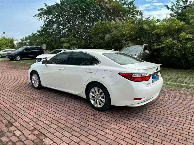 北海12年雷克萨斯ES8