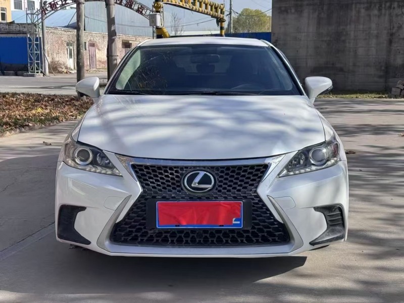 新乡18年雷克萨斯CT1