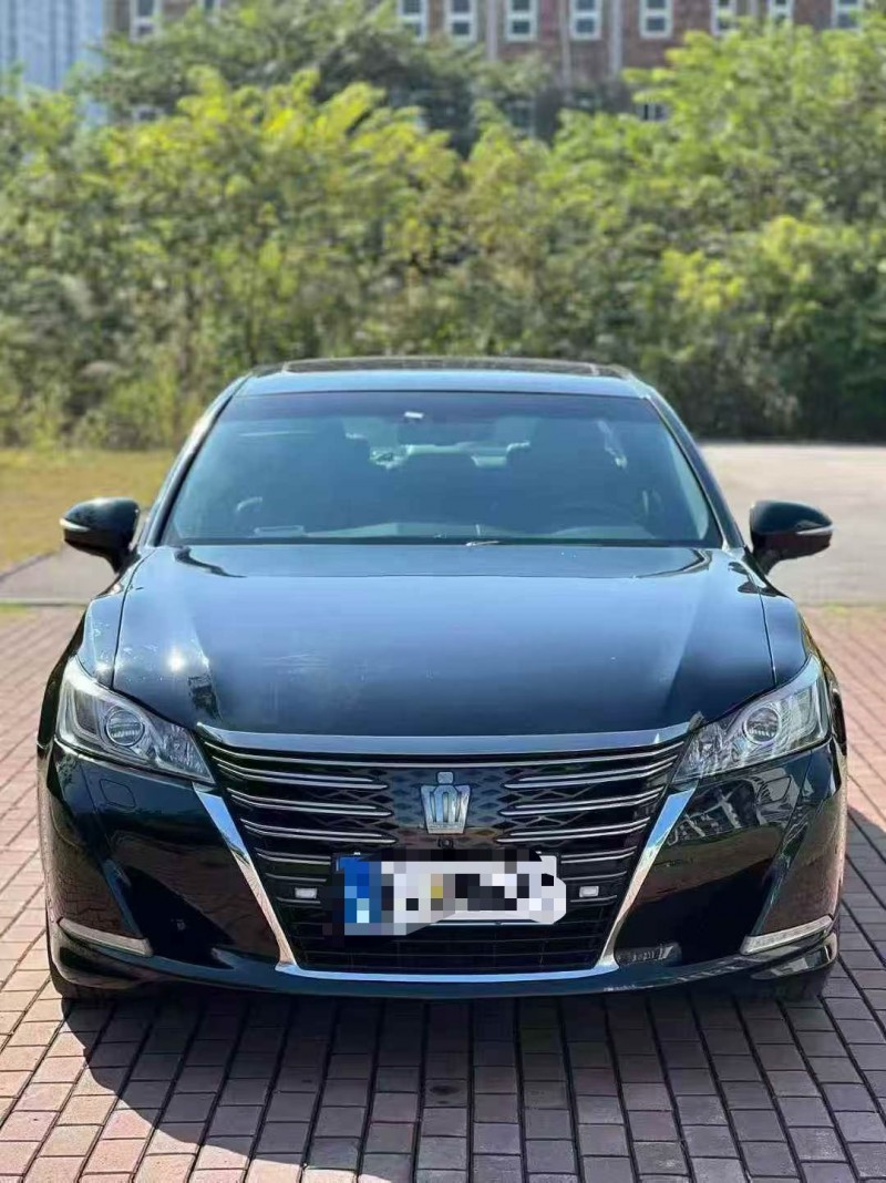 桂林17年丰田皇冠1