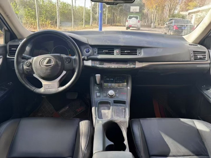 新乡18年雷克萨斯CT6