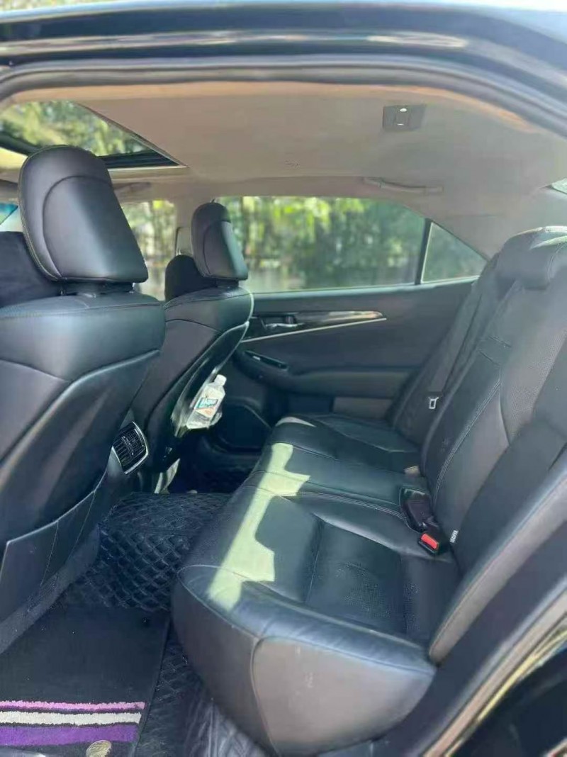 桂林17年丰田皇冠4