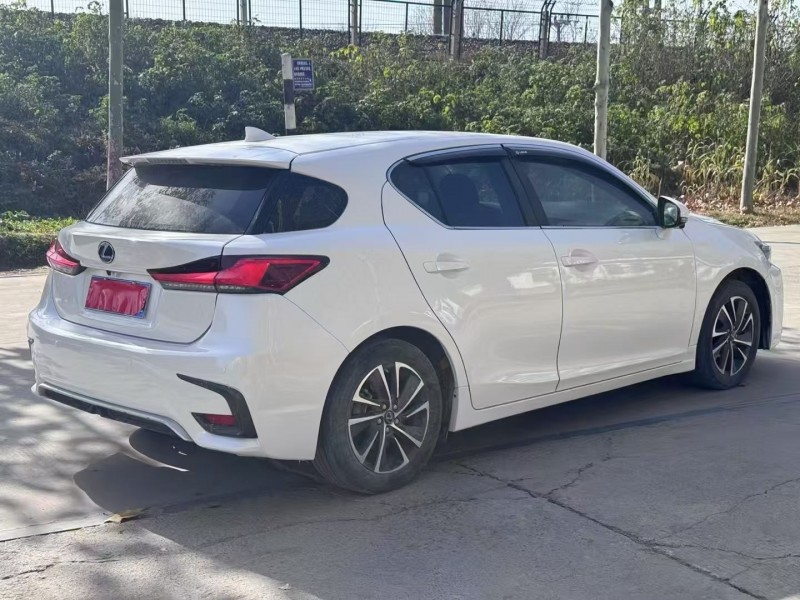 新乡18年雷克萨斯CT8