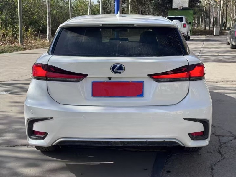 新乡18年雷克萨斯CT9