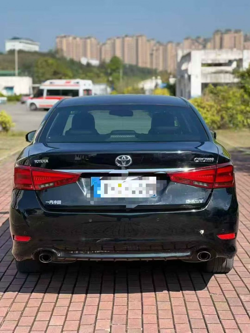 桂林17年丰田皇冠9