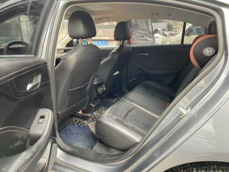 成都24年荣威i56