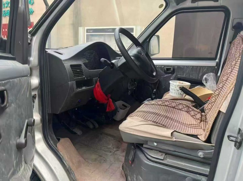 成都24年五菱汽车荣光4