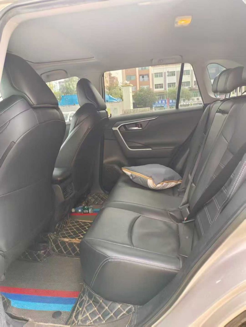 广州22年丰田威兰达4