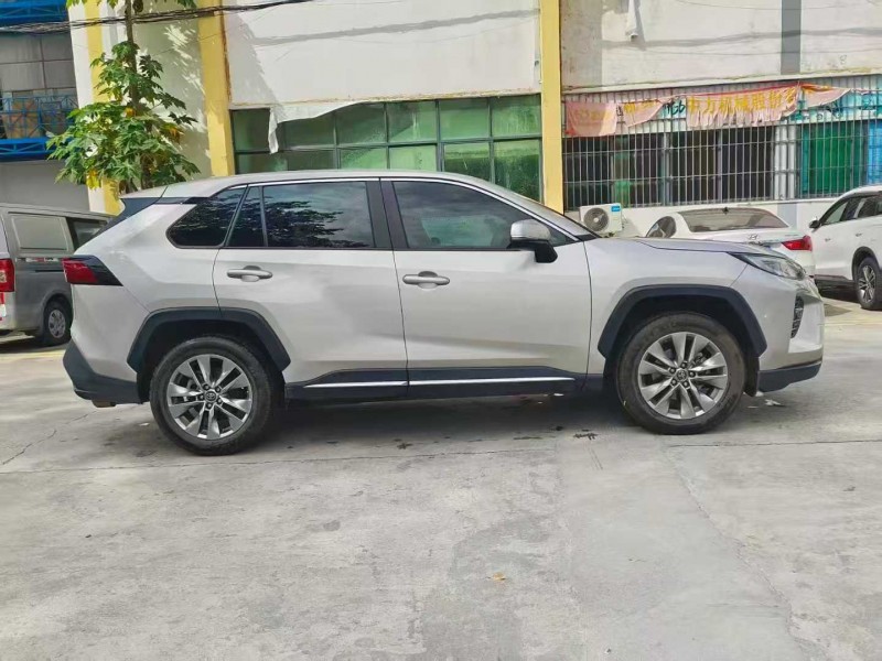 广州22年丰田威兰达8